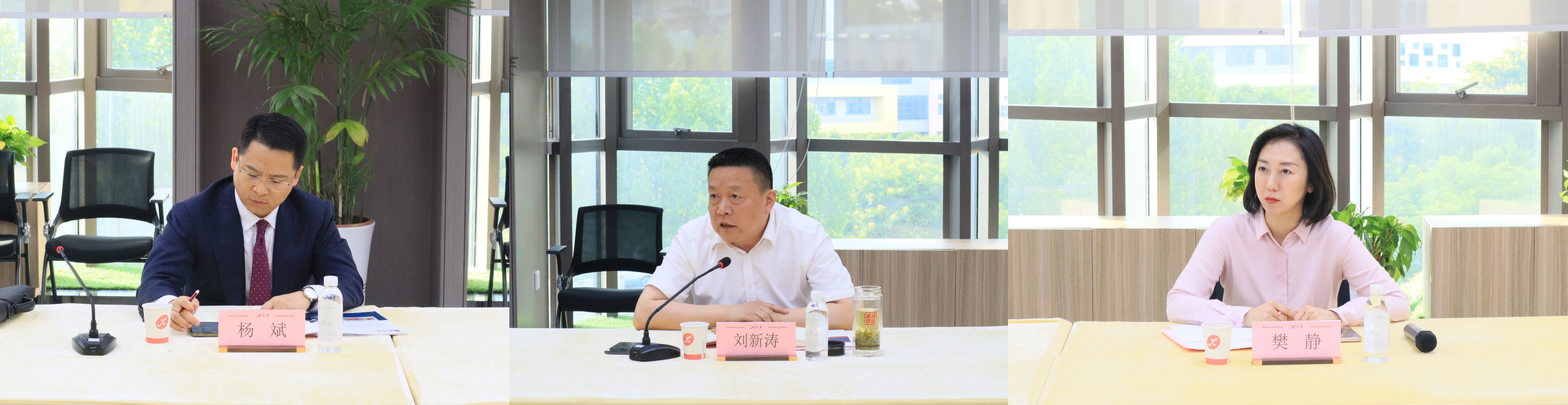 來訪領(lǐng)導(dǎo).jpg 來訪領(lǐng)導(dǎo).jpg