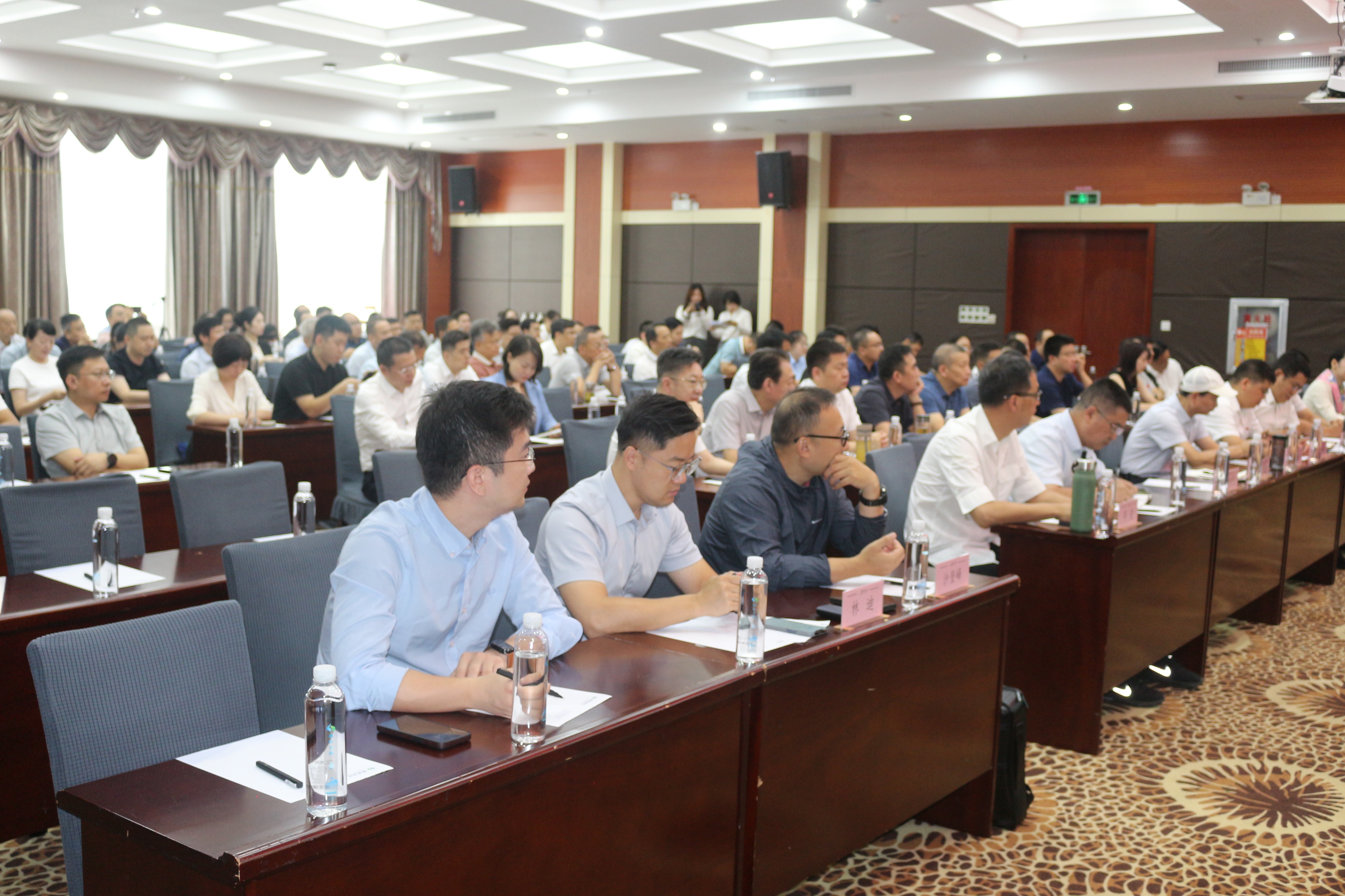 會(huì)議照片1.jpg 會(huì)議照片1.jpg