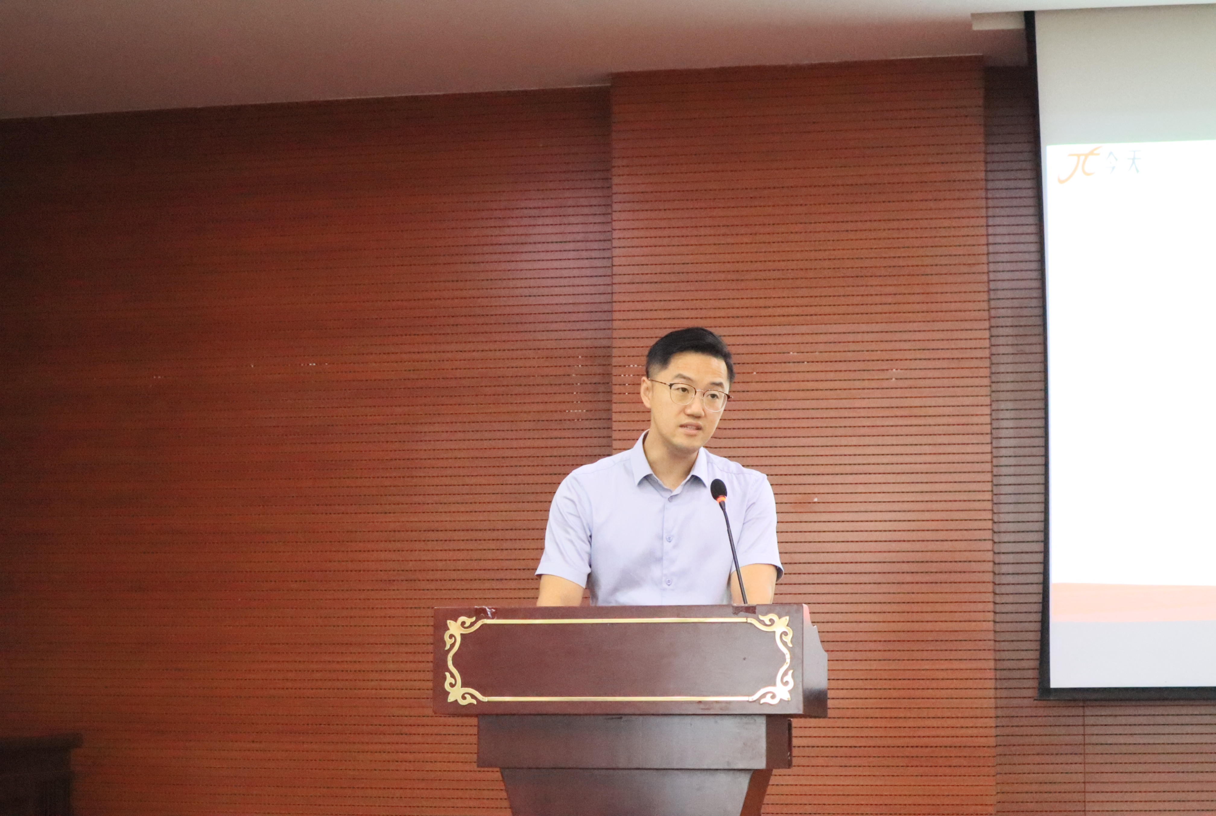 林迪.jpg 林迪.jpg