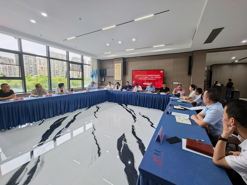 會(huì)議照片.jpg 會(huì)議照片.jpg