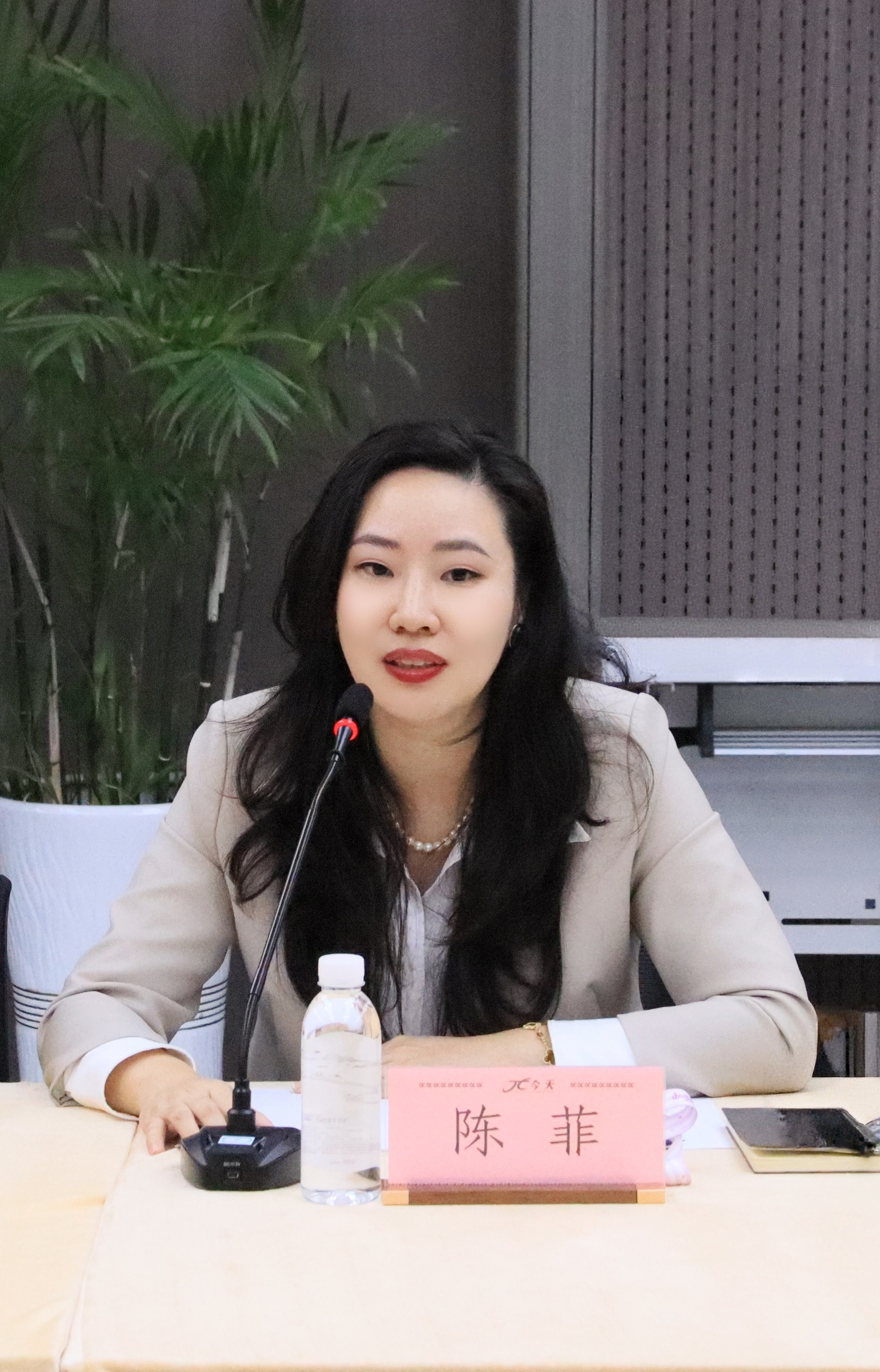 陳菲.jpg 陳菲.jpg