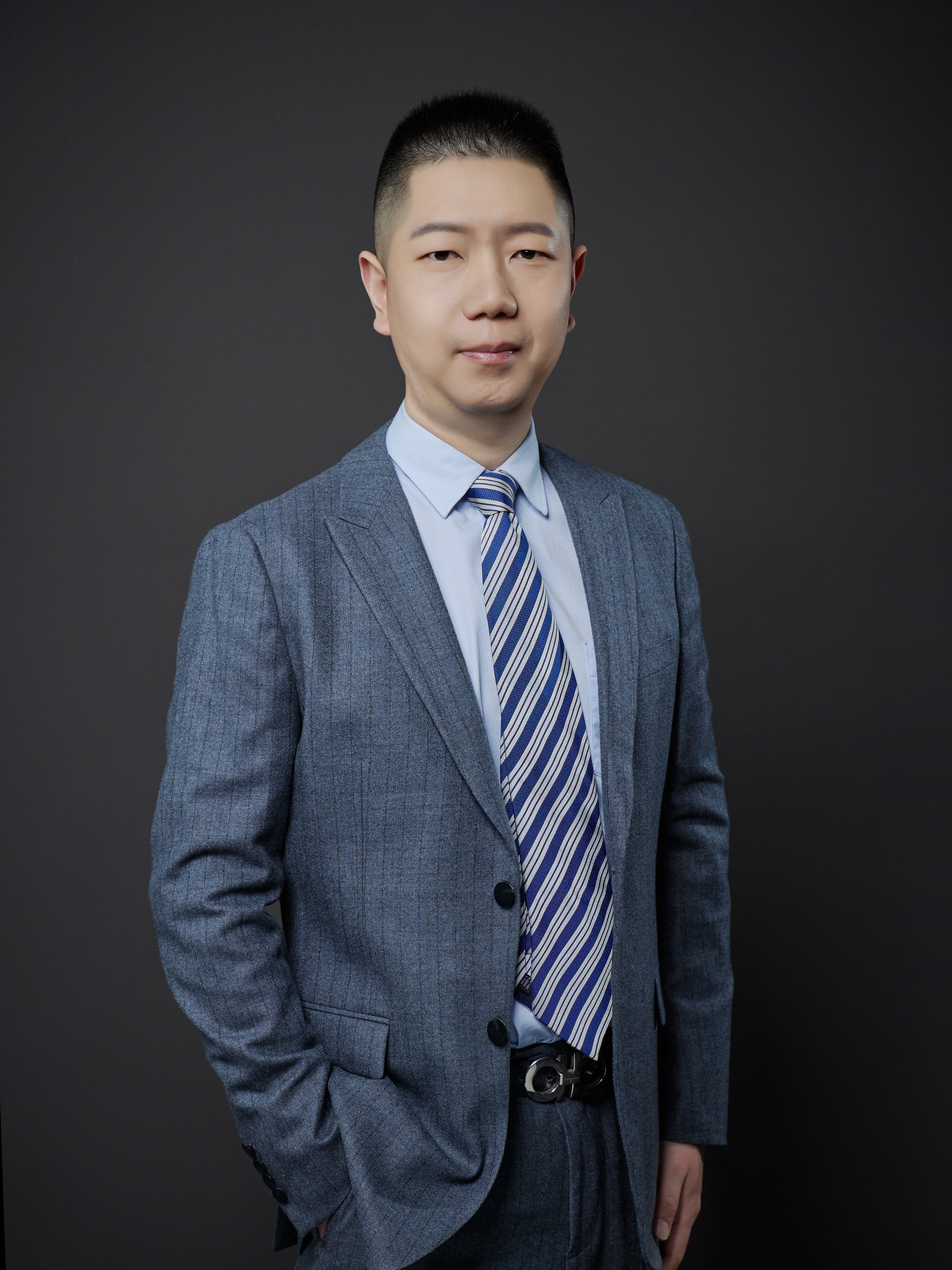 郝高峰.jpg 郝高峰.jpg